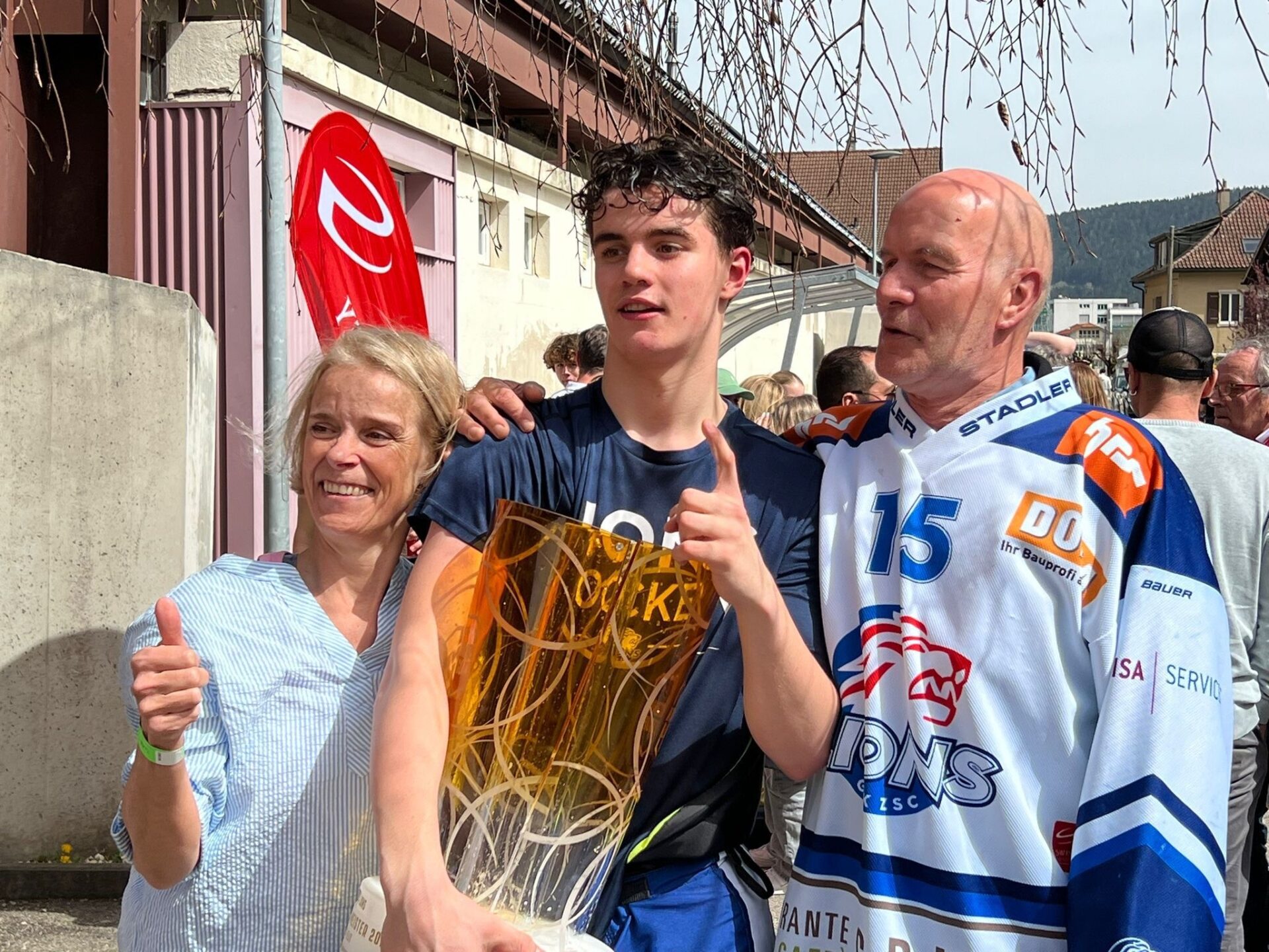 Leistungssport und Ausbildung bei der AMAG: zwei Schweizer Eishockeymeister zeigen, wie es geht - Blog der AMAG Group AG 1